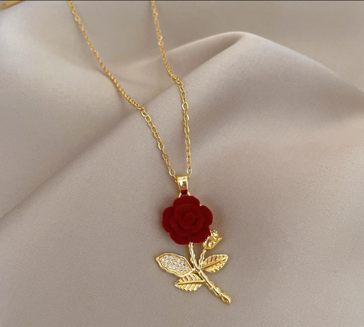 Rose Pendant Chain Necklace — Stylish Copper and Zirconia Women's Accessory