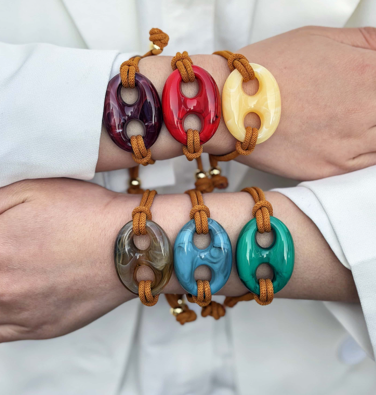 Smooth "Pig Nose" Set: 18K gold-plated pendant bracelet with adjustable, colorful braided cord.