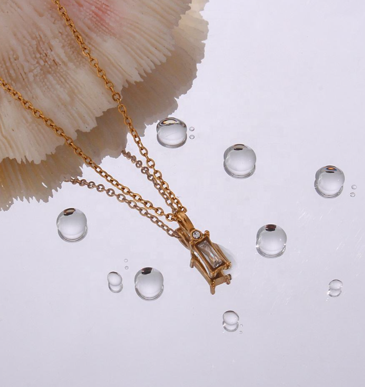 18K Gold-Plated Exquisite Stainless Steel Women's Geometric Square Zircon Necklace Pendant Jewelry